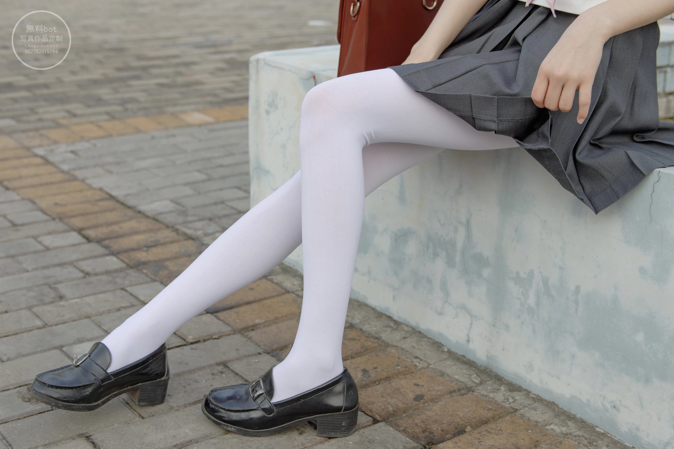 森萝财团 有料006  依依 户外白丝JK制服 [90P]插图6